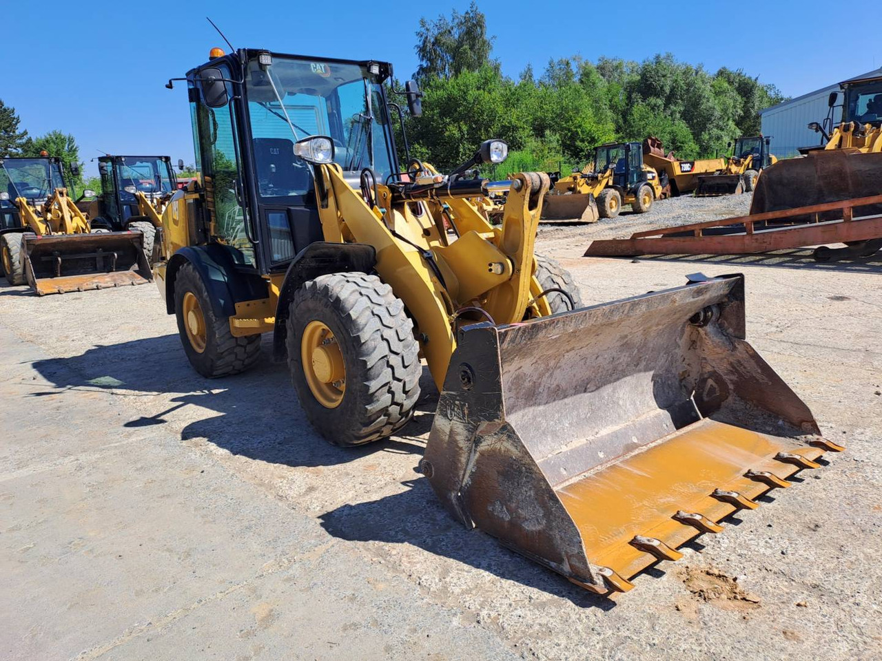 CAT 906M - Máy xúc lật bánh lốp: hình 4 CAT 906M - Máy xúc lật bánh lốp: hình 4