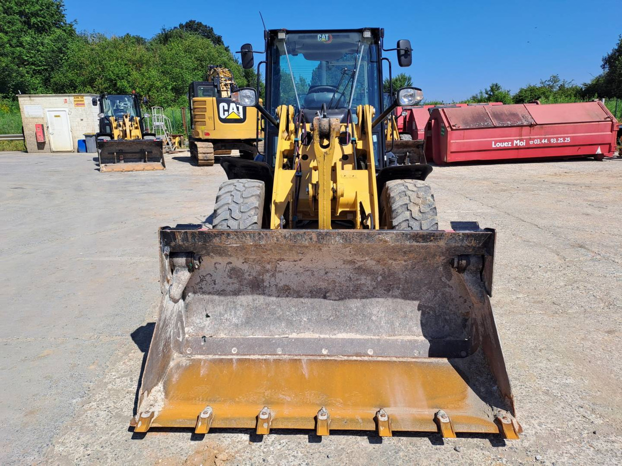 CAT 906M - Máy xúc lật bánh lốp: hình 3 CAT 906M - Máy xúc lật bánh lốp: hình 3
