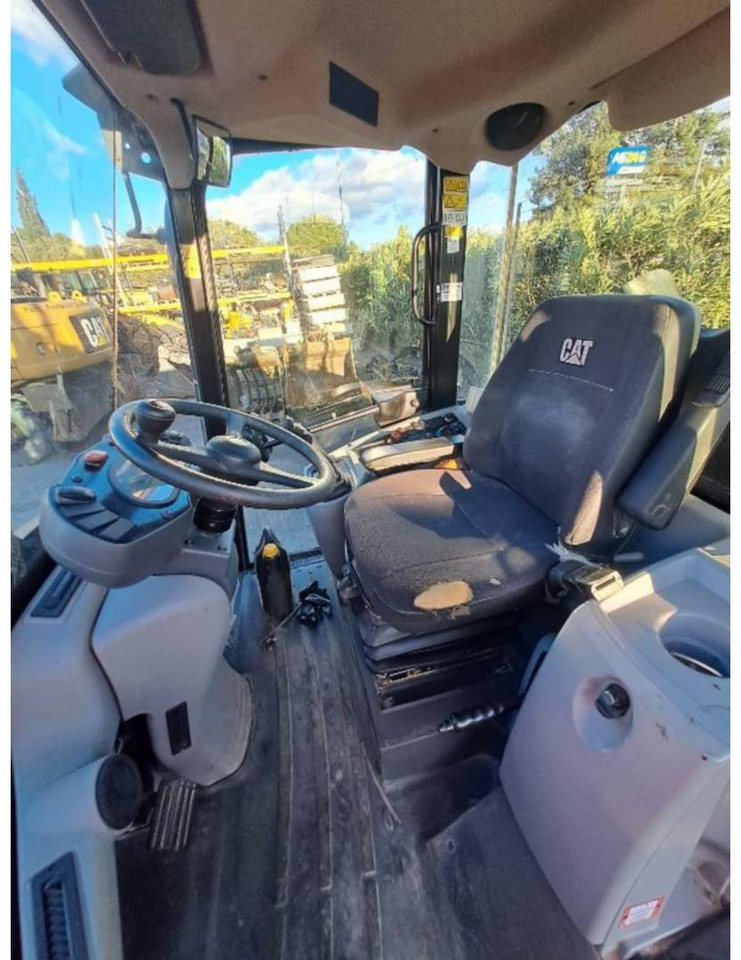 CAT 908M - Máy xúc lật bánh lốp: hình 3 CAT 908M - Máy xúc lật bánh lốp: hình 3