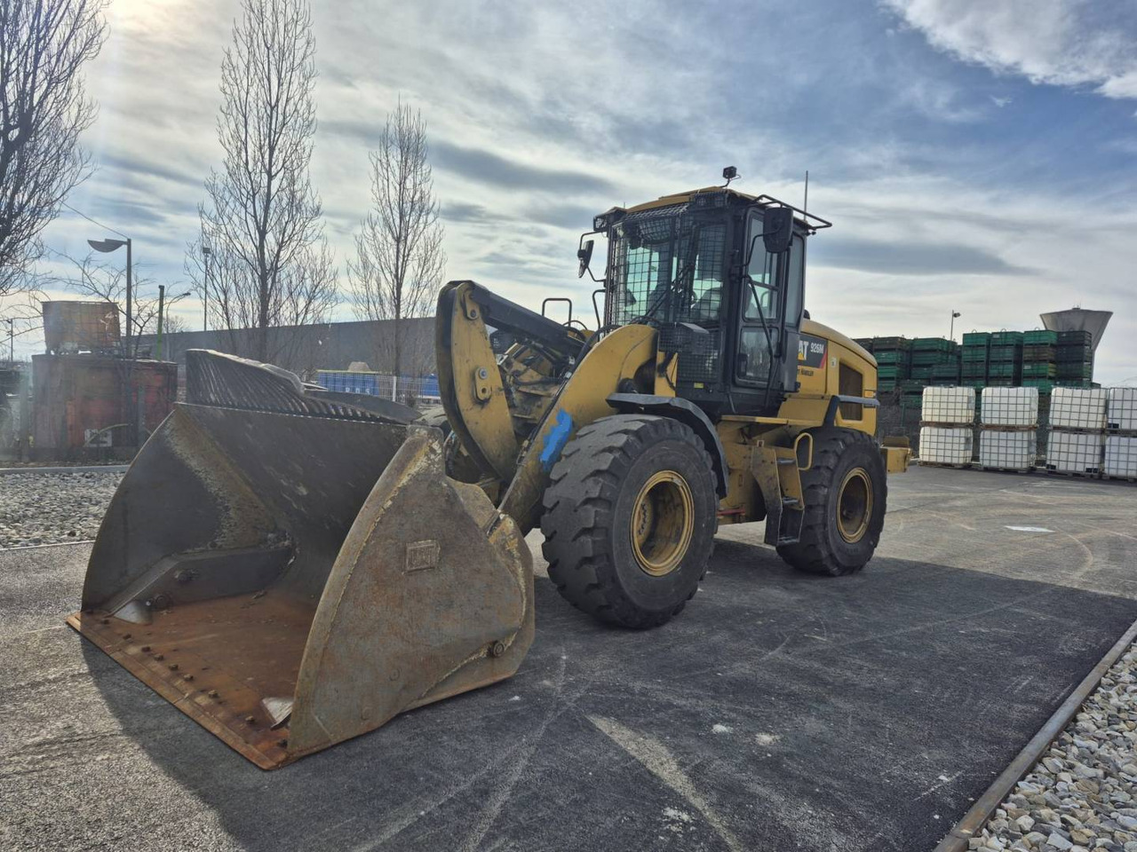 CAT 926M - Máy xúc lật bánh lốp: hình 2 CAT 926M - Máy xúc lật bánh lốp: hình 2