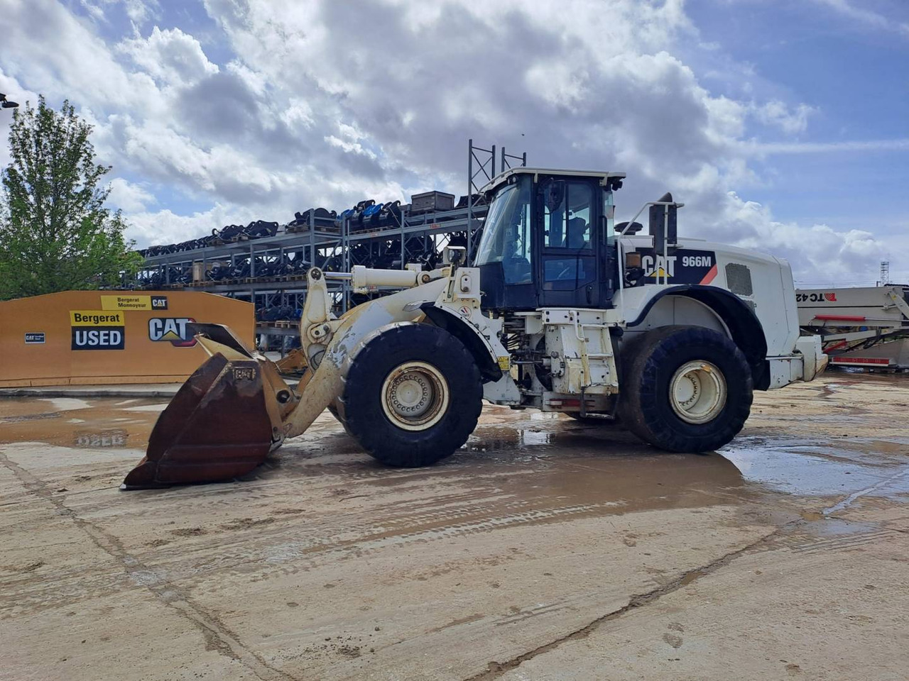 CAT 966M - Máy xúc lật bánh lốp: hình 1 CAT 966M - Máy xúc lật bánh lốp: hình 1