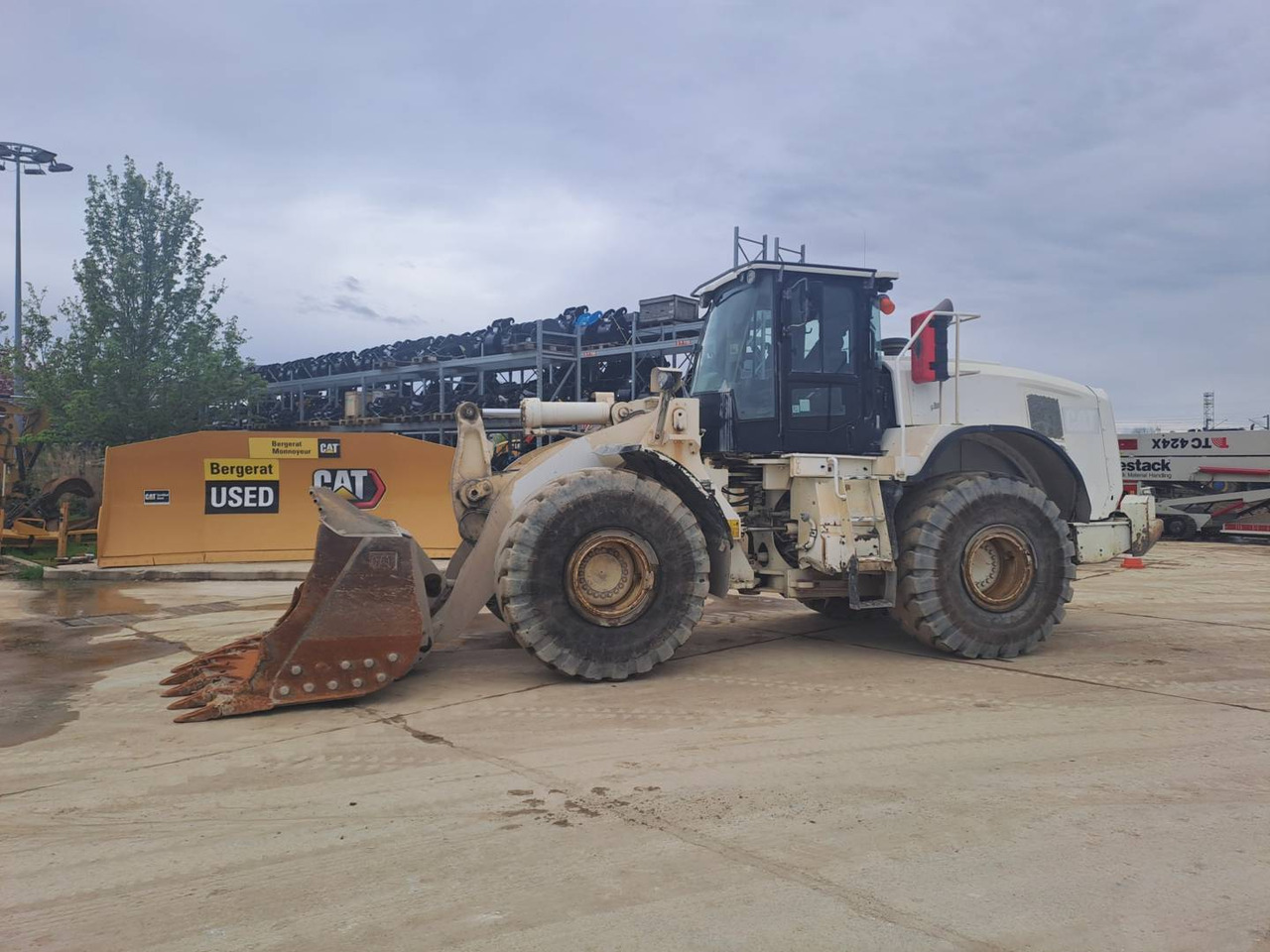 CAT 966M - Máy xúc lật bánh lốp: hình 1 CAT 966M - Máy xúc lật bánh lốp: hình 1