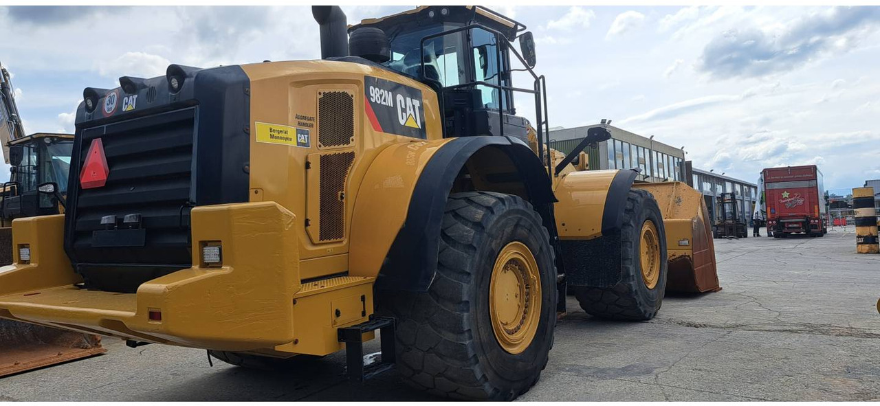 CAT 982M - Máy xúc lật bánh lốp: hình 3 CAT 982M - Máy xúc lật bánh lốp: hình 3