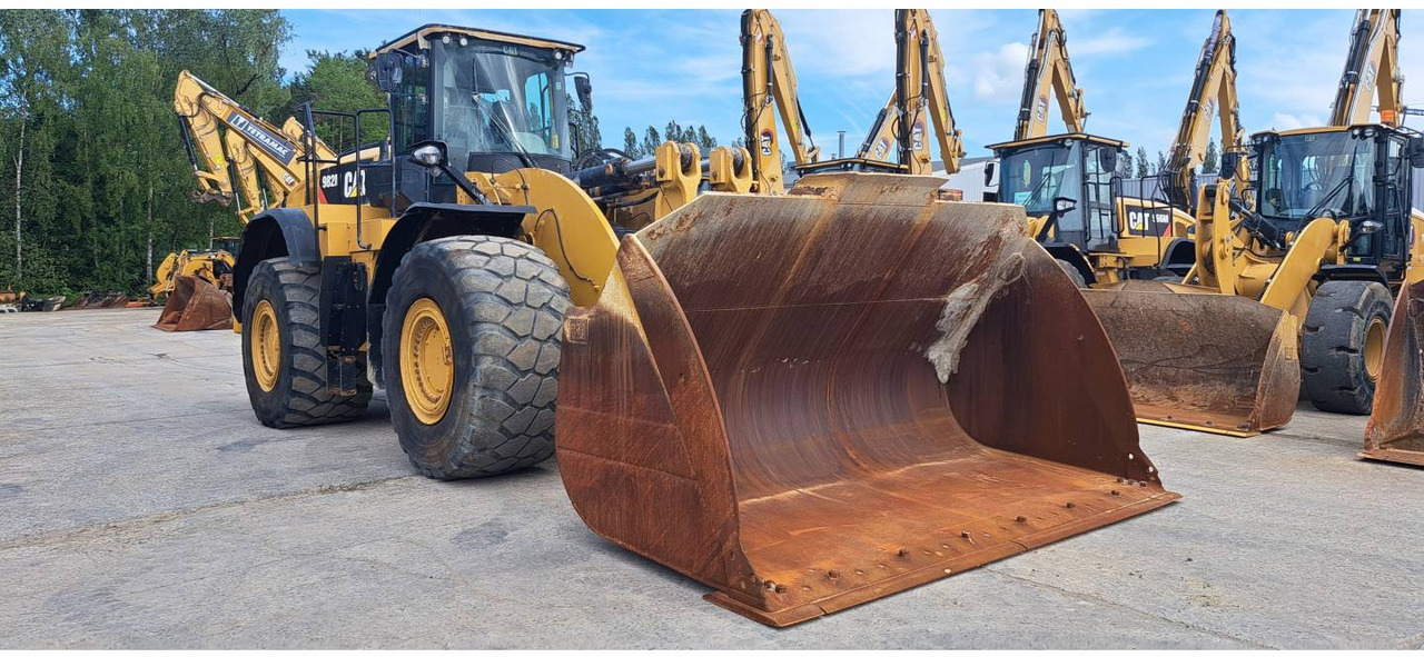 CAT 982M - Máy xúc lật bánh lốp: hình 2 CAT 982M - Máy xúc lật bánh lốp: hình 2