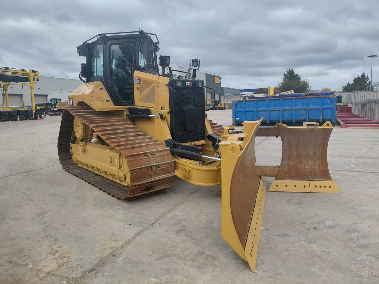 CAT D5 - Máy ủi: hình 4 CAT D5 - Máy ủi: hình 4