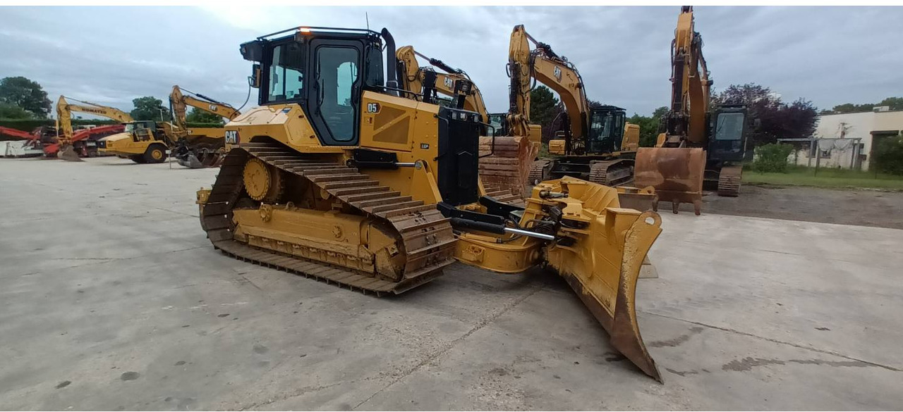 CAT D5 - Máy ủi: hình 2 CAT D5 - Máy ủi: hình 2