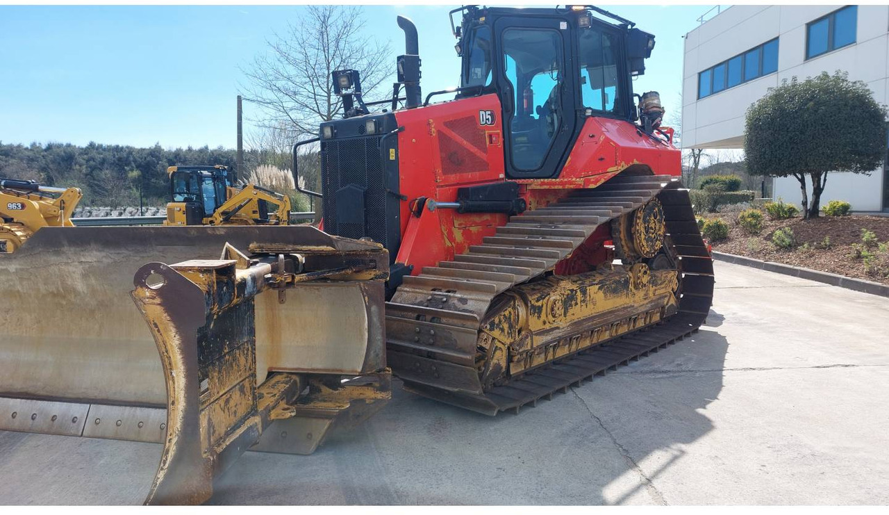 CAT D5 - Máy ủi: hình 1 CAT D5 - Máy ủi: hình 1