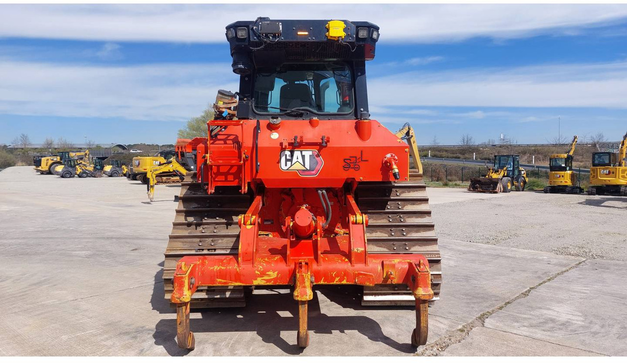 CAT D5 - Máy ủi: hình 4 CAT D5 - Máy ủi: hình 4