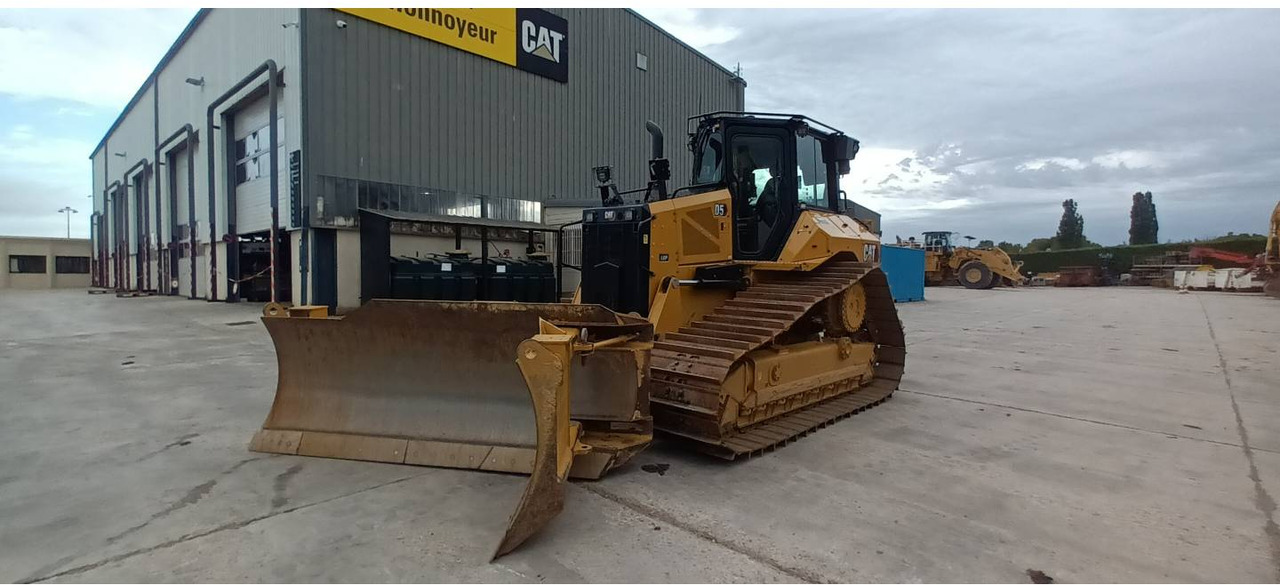 CAT D5 - Máy ủi: hình 1 CAT D5 - Máy ủi: hình 1