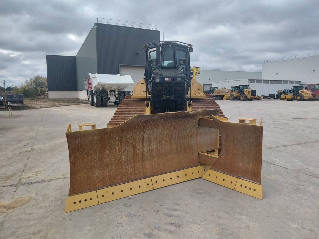 CAT D5 - Máy ủi: hình 3 CAT D5 - Máy ủi: hình 3