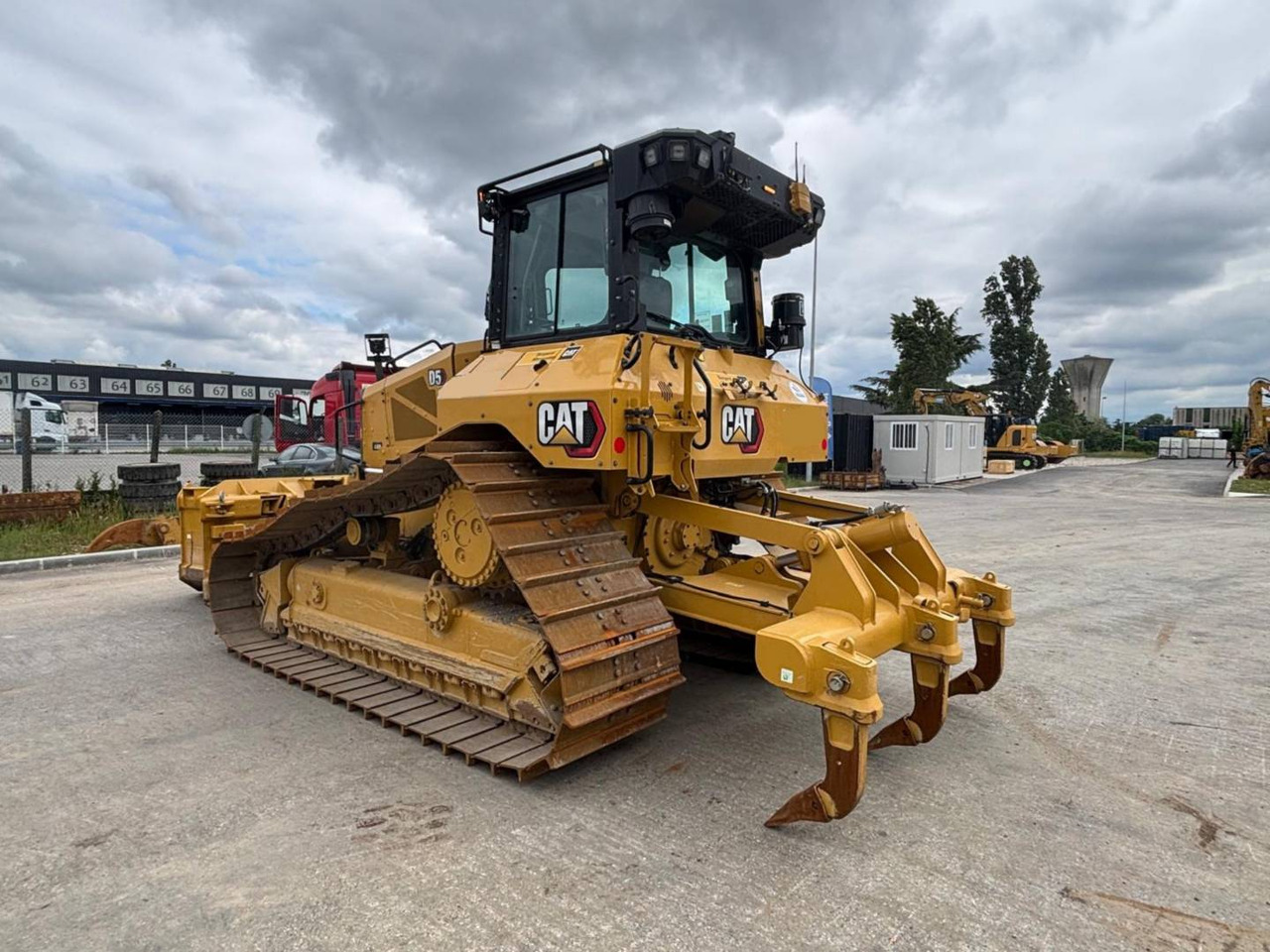 CAT D5 - Máy ủi: hình 3 CAT D5 - Máy ủi: hình 3