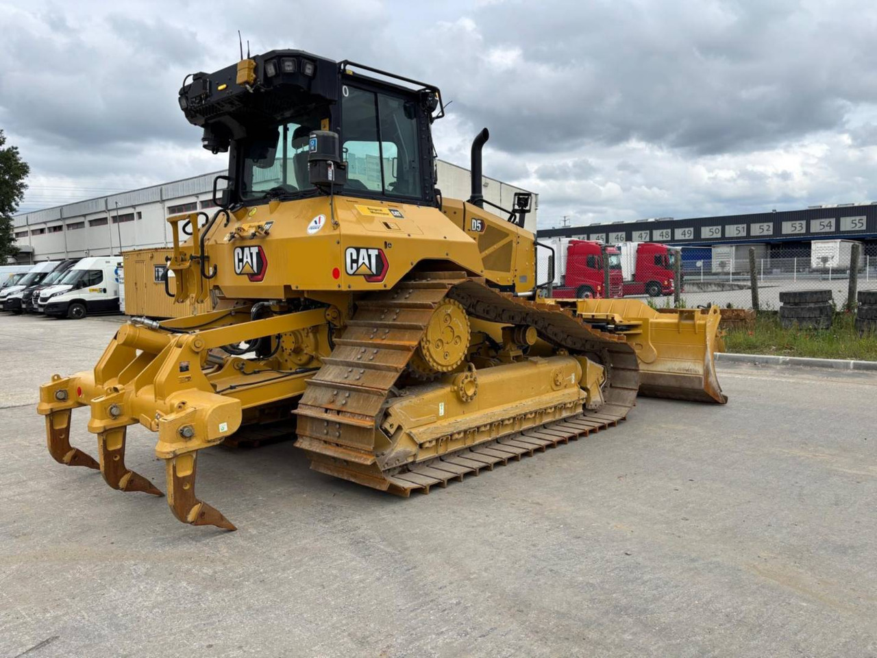 CAT D5 - Máy ủi: hình 4 CAT D5 - Máy ủi: hình 4