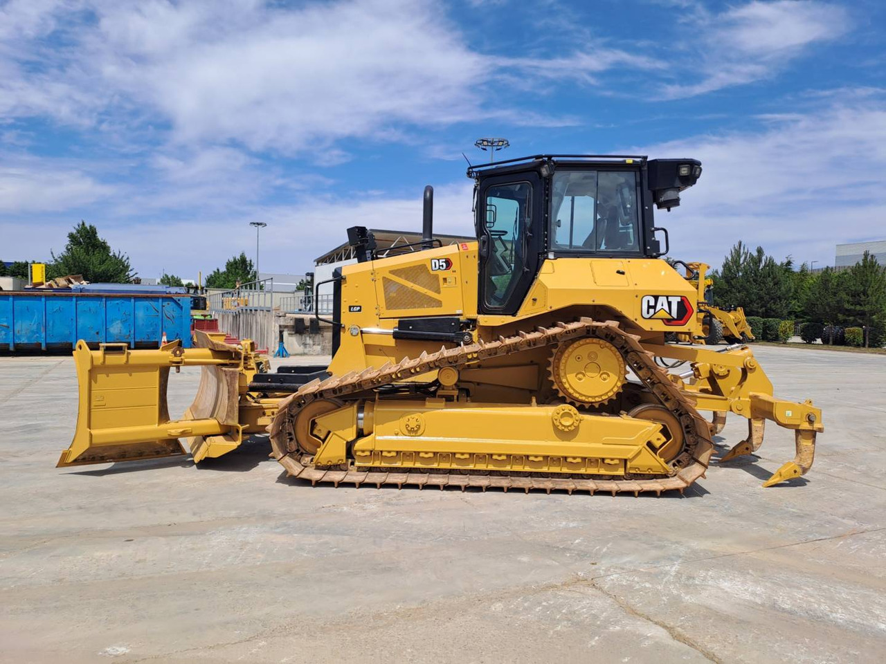 CAT D5 - Máy ủi: hình 5 CAT D5 - Máy ủi: hình 5
