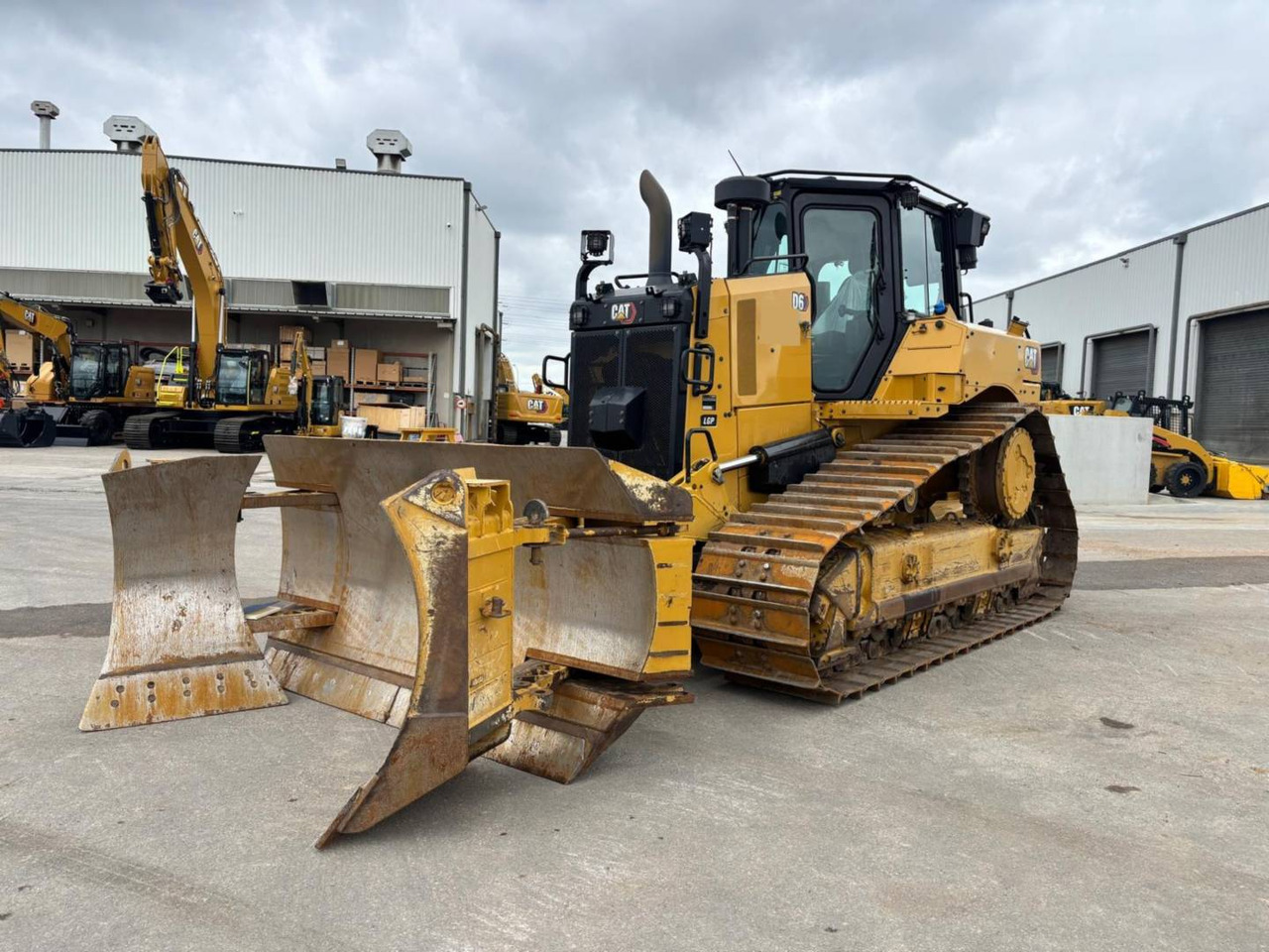 CAT D6 VPAT - Máy ủi: hình 2 CAT D6 VPAT - Máy ủi: hình 2
