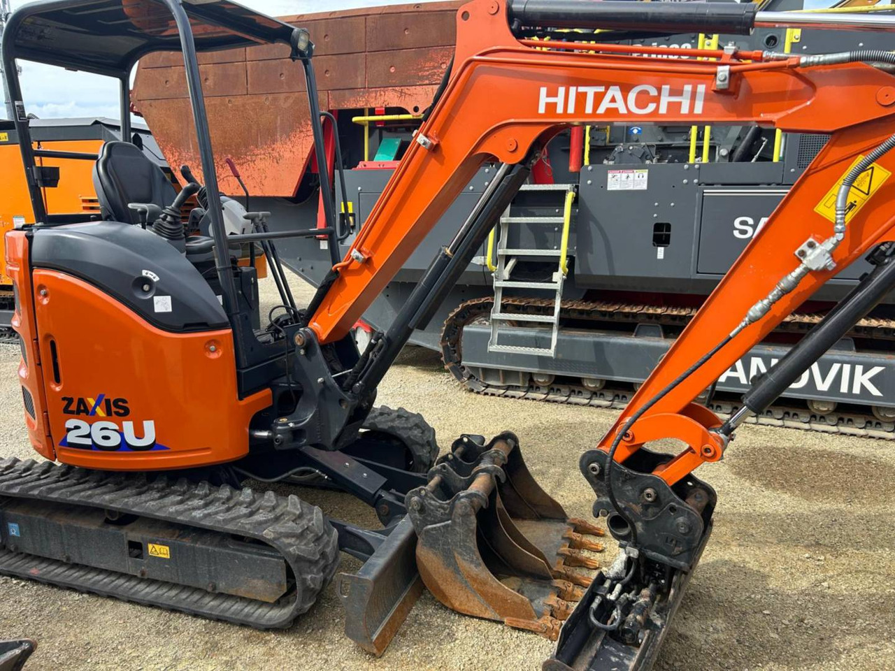 HITACHI ZX26U-6 - Máy xúc bánh xích: hình 2 HITACHI ZX26U-6 - Máy xúc bánh xích: hình 2