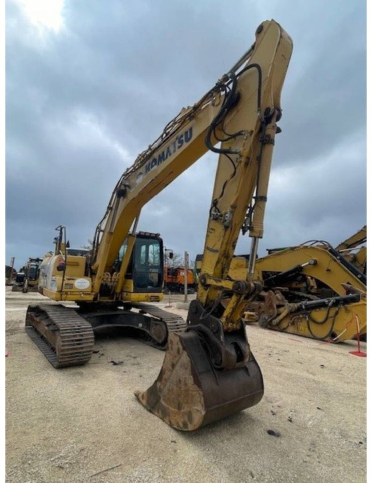 KOMATSU HB215 - Máy xúc bánh xích: hình 5 KOMATSU HB215 - Máy xúc bánh xích: hình 5