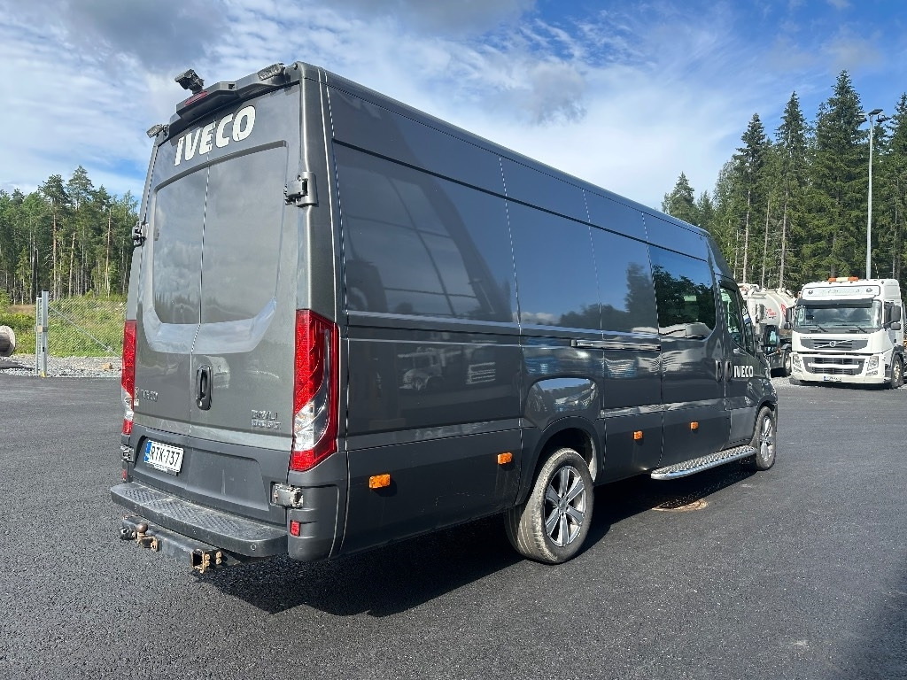 Iveco Daily 35S18A8 1+5 hlö retkeilyauto - Xe van chở hàng: hình 4 Iveco Daily 35S18A8 1+5 hlö retkeilyauto - Xe van chở hàng: hình 4