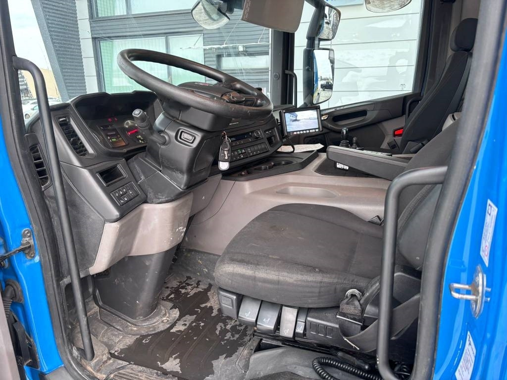 Scania P 360 - Xe tải nâng móc: hình 5 Scania P 360 - Xe tải nâng móc: hình 5