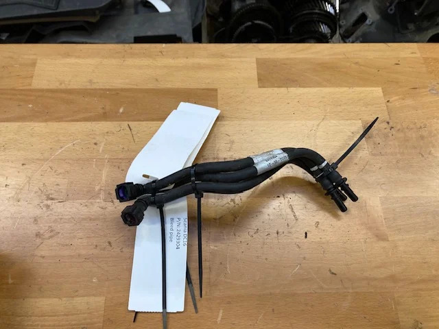 Scania Bleed pipe – Scania 2429304 - Động cơ và các bộ phận cho Xe tải: hình 1 Scania Bleed pipe – Scania 2429304 - Động cơ và các bộ phận cho Xe tải: hình 1