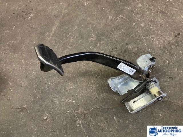 Scania Brake pedal Scania 2084329 - Cabin và nội thất cho Xe tải: hình 1 Scania Brake pedal Scania 2084329 - Cabin và nội thất cho Xe tải: hình 1