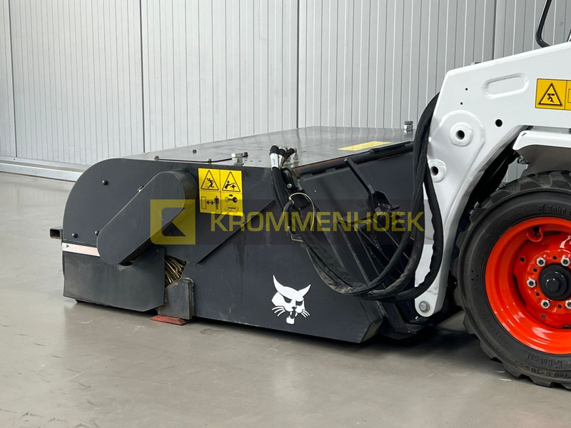 Bobcat sweeper 140 - Chổi cho Máy xúc lật: hình 3 Bobcat sweeper 140 - Chổi cho Máy xúc lật: hình 3