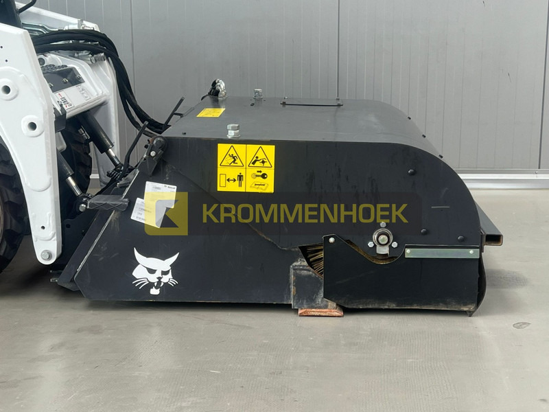 Bobcat sweeper 140 - Chổi cho Máy xúc lật: hình 5 Bobcat sweeper 140 - Chổi cho Máy xúc lật: hình 5