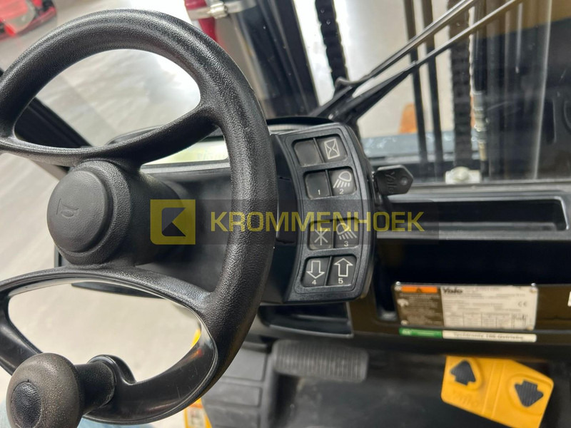 Xe nâng gas Yale GLC 55 VX: hình 15 Xe nâng gas Yale GLC 55 VX: hình 15