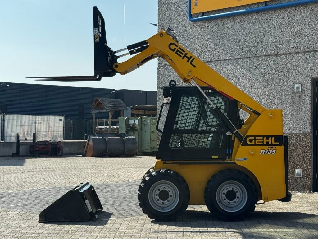 Gehl R135 / Mantitou 1350R, 2022, 115 hours! - Máy xúc bánh xích: hình 2 Gehl R135 / Mantitou 1350R, 2022, 115 hours! - Máy xúc bánh xích: hình 2