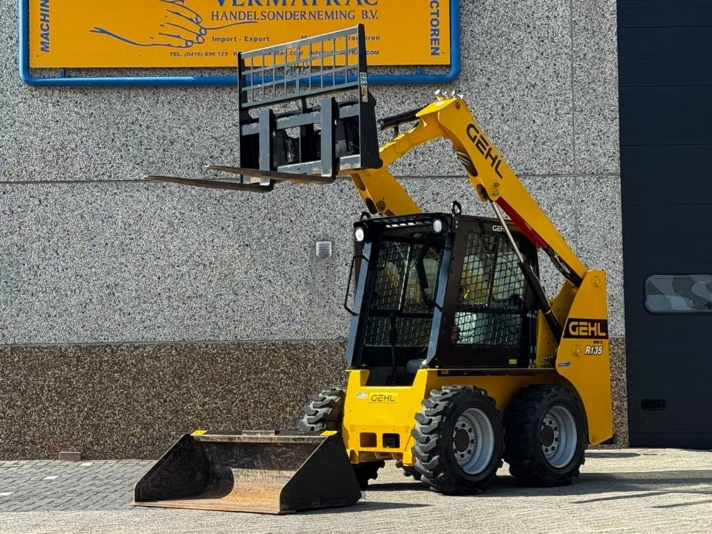 Gehl R135 / Mantitou 1350R, 2022, 115 hours! - Máy xúc bánh xích: hình 1 Gehl R135 / Mantitou 1350R, 2022, 115 hours! - Máy xúc bánh xích: hình 1