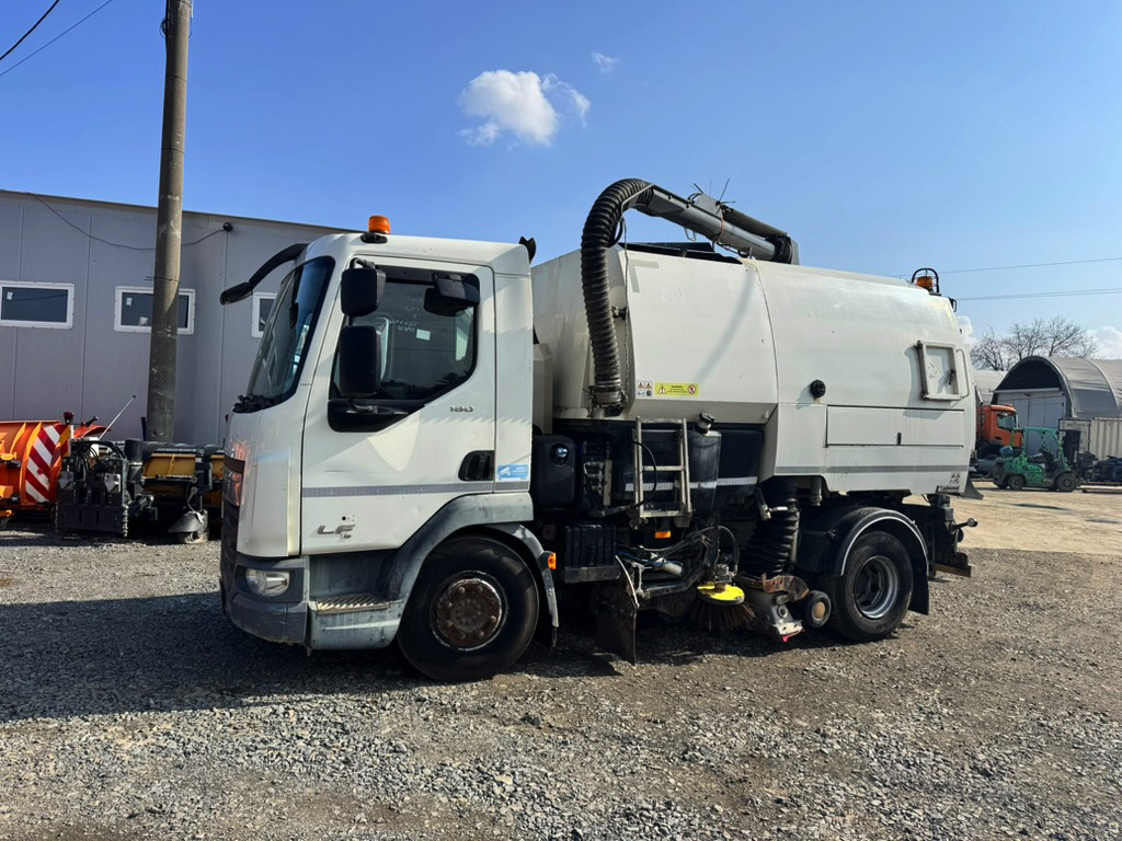 DAF LF180 - Xe quét đường: hình 2 DAF LF180 - Xe quét đường: hình 2