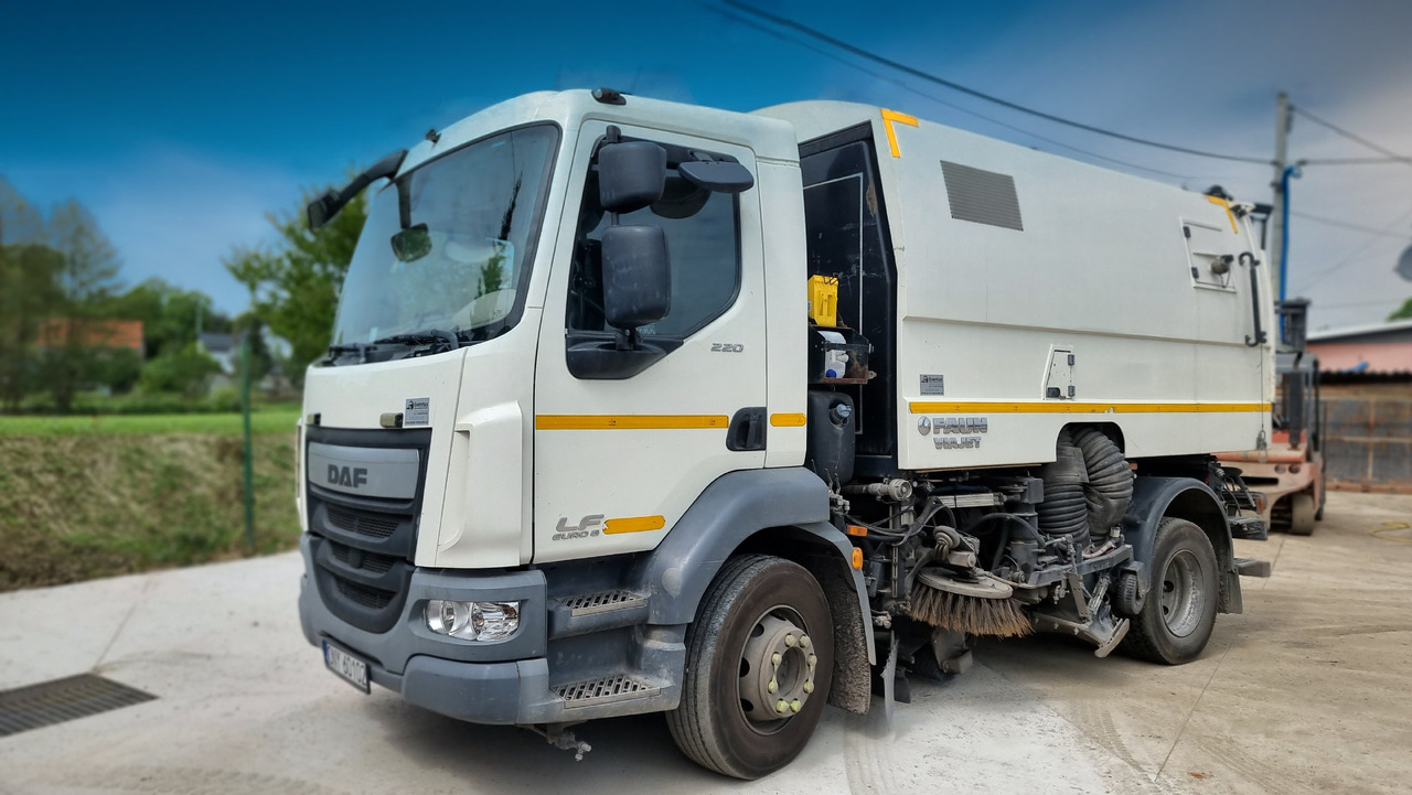DAF LF220 - Xe quét đường: hình 1 DAF LF220 - Xe quét đường: hình 1