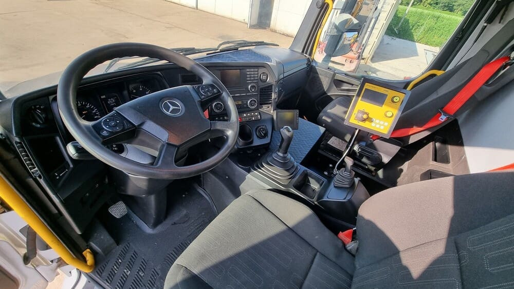 MERCEDES-BENZ AROCS 3243 8x4 | Euro 6 | Piaskarko Solarka Econ 12m³ - Xe dọn tuyết: hình 3 MERCEDES-BENZ AROCS 3243 8x4 | Euro 6 | Piaskarko Solarka Econ 12m³ - Xe dọn tuyết: hình 3