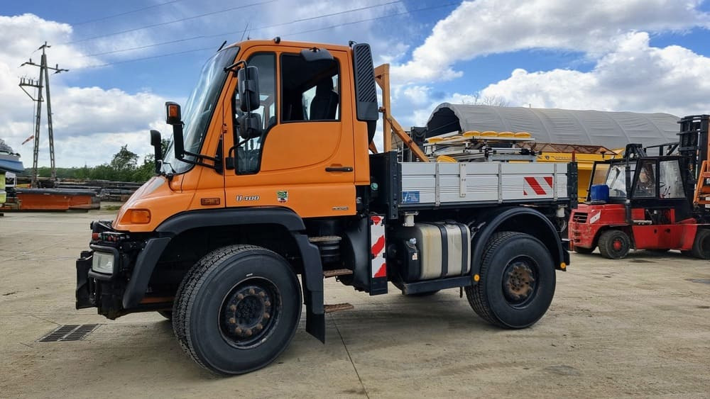 MERCEDES-BENZ Unimog U400 - Máy cày đa dụng: hình 4 MERCEDES-BENZ Unimog U400 - Máy cày đa dụng: hình 4