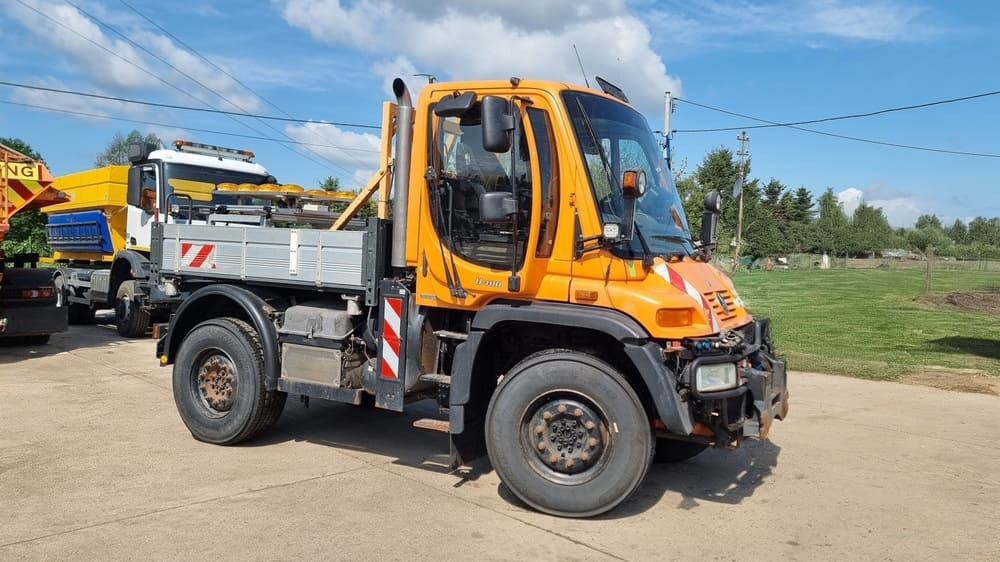 MERCEDES-BENZ Unimog U400 - Máy cày đa dụng: hình 2 MERCEDES-BENZ Unimog U400 - Máy cày đa dụng: hình 2