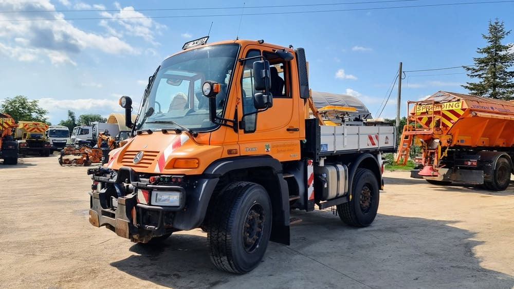 MERCEDES-BENZ Unimog U400 - Máy cày đa dụng: hình 1 MERCEDES-BENZ Unimog U400 - Máy cày đa dụng: hình 1