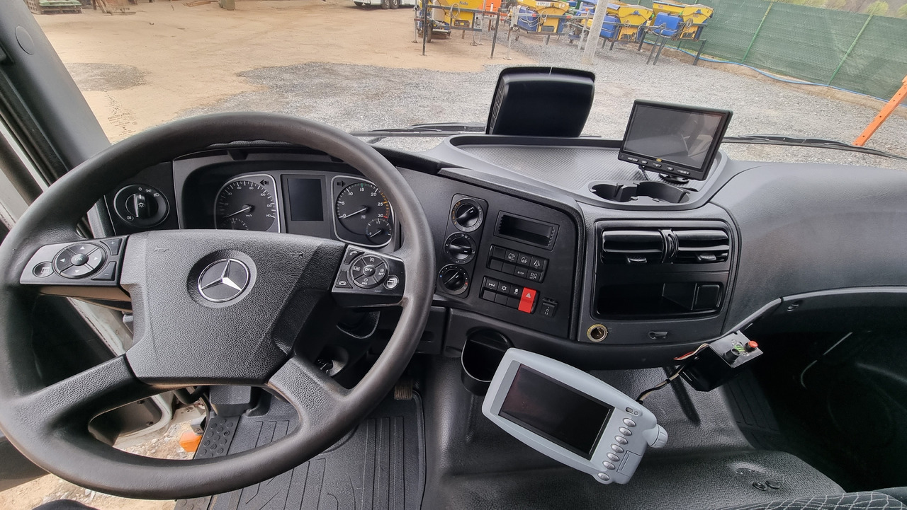 Mercedes Benz ATEGO 1524 - Xe tải chở rác: hình 5 Mercedes Benz ATEGO 1524 - Xe tải chở rác: hình 5