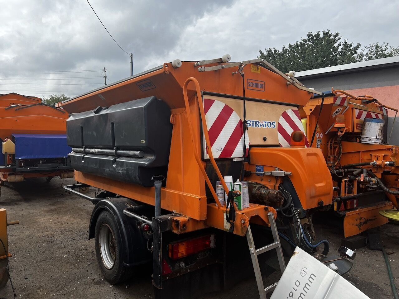 Schmidt Przyczepka 3,5m3 - Máy dàn trải cát/ Muối: hình 3 Schmidt Przyczepka 3,5m3 - Máy dàn trải cát/ Muối: hình 3