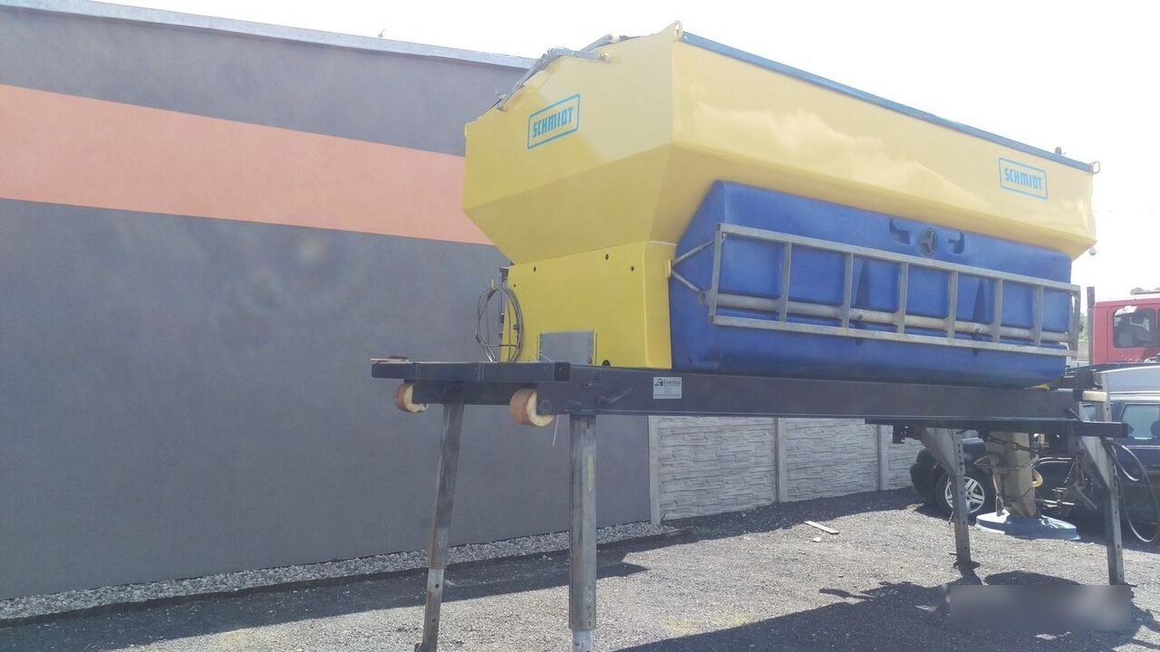 Schmidt STRATOS - Máy dàn trải cát/ Muối cho Tiện ích/ Xe đặc dụng: hình 4 Schmidt STRATOS - Máy dàn trải cát/ Muối cho Tiện ích/ Xe đặc dụng: hình 4