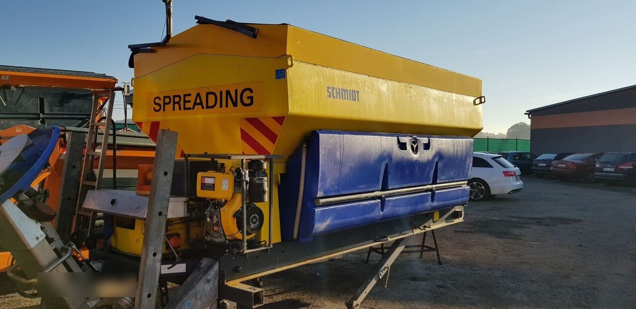 Schmidt STRATOS - Máy dàn trải cát/ Muối cho Tiện ích/ Xe đặc dụng: hình 2 Schmidt STRATOS - Máy dàn trải cát/ Muối cho Tiện ích/ Xe đặc dụng: hình 2