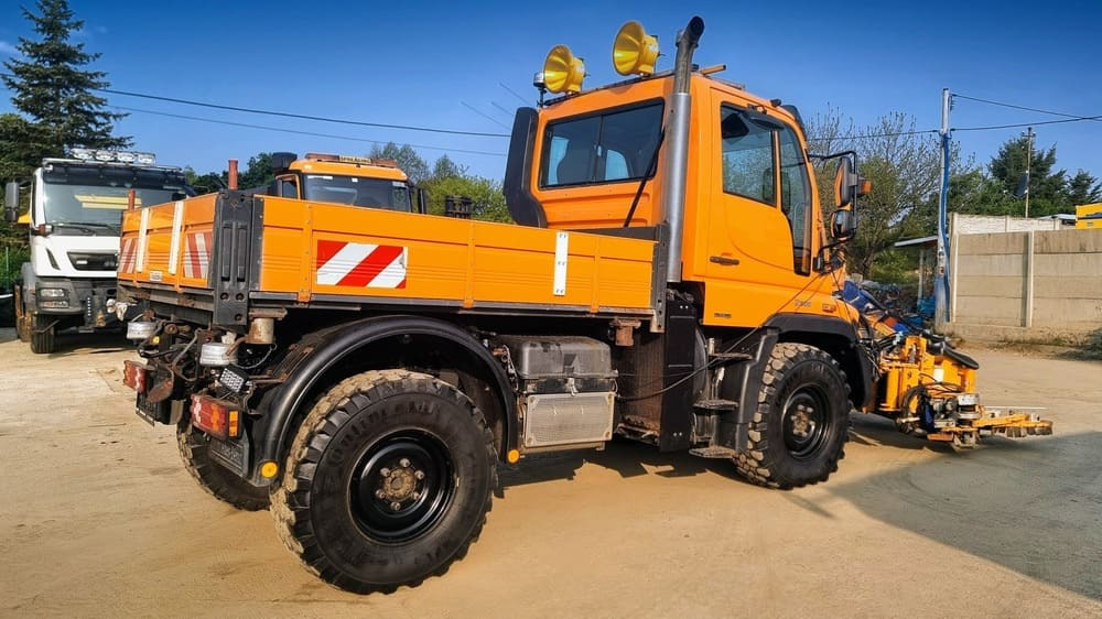 MERCEDES-BENZ Unimog U300 - Tiện ích/ Xe đặc dụng: hình 3 MERCEDES-BENZ Unimog U300 - Tiện ích/ Xe đặc dụng: hình 3