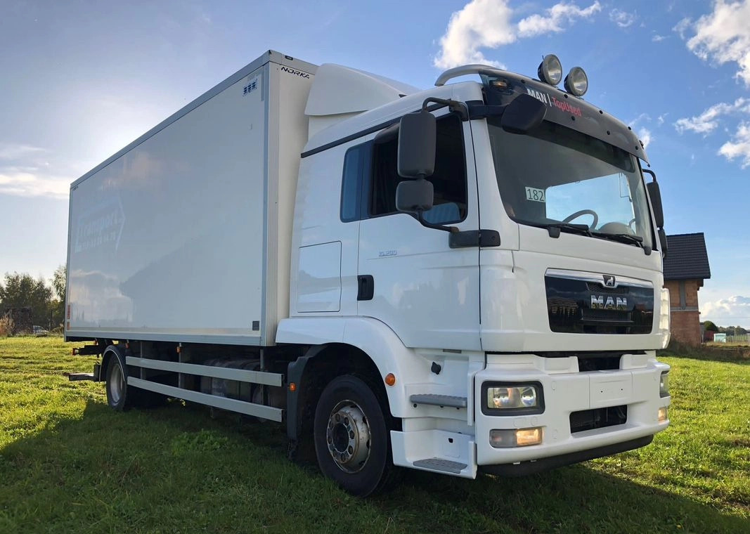 Xe tải đẳng nhiệt MAN 15.290 Winda Bok otwierany 18 Palet: hình 10
