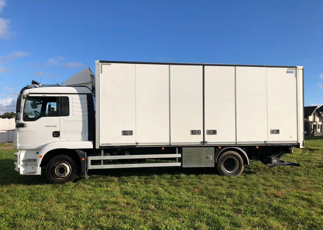 MAN 15.290 Winda Bok otwierany 18 Palet - Xe tải đẳng nhiệt: hình 2 MAN 15.290 Winda Bok otwierany 18 Palet - Xe tải đẳng nhiệt: hình 2