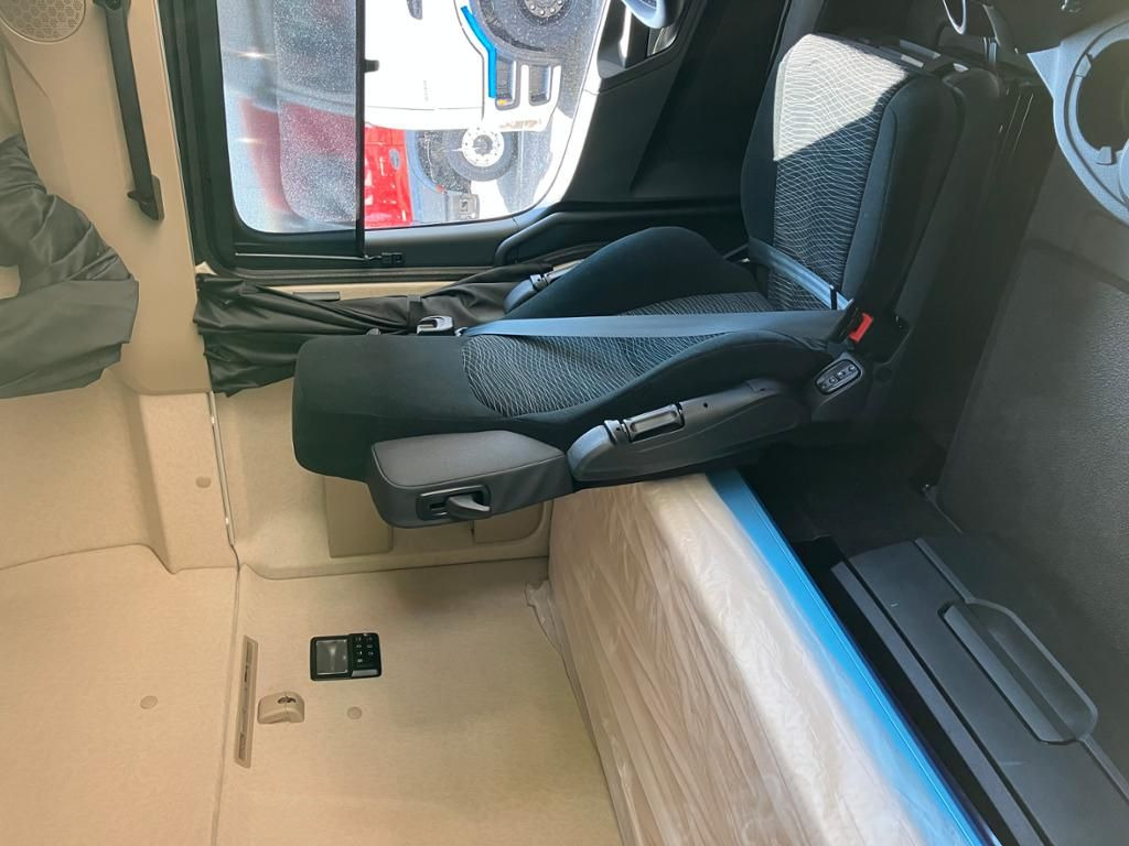 Mercedes-Benz Actros 1851 LS 4x2 - Xe đầu kéo: hình 5 Mercedes-Benz Actros 1851 LS 4x2 - Xe đầu kéo: hình 5