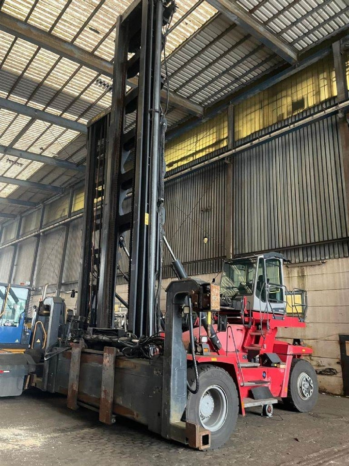 Kalmar DCF100-45E7 - Máy nhấc container: hình 2 Kalmar DCF100-45E7 - Máy nhấc container: hình 2