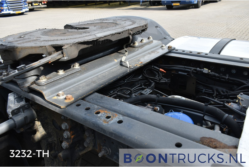 Interior photo 3: Xe đầu kéo DAF CF 410 FT 4x2 | EURO6 * LOW CAB * PTO * ACC * NL TRUCK