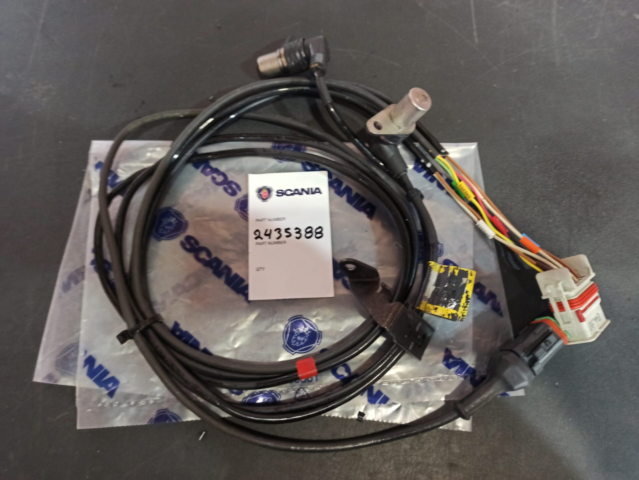 SCANIA CABLE HARNESS - 2435388 - Cáp/ Dây nịt cho Xe tải: hình 1 SCANIA CABLE HARNESS - 2435388 - Cáp/ Dây nịt cho Xe tải: hình 1