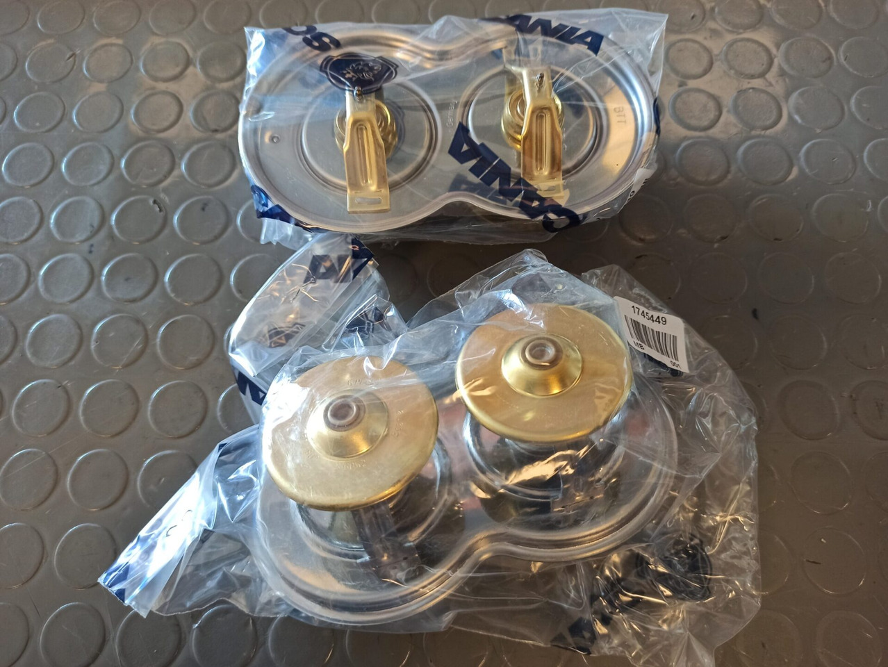 SCANIA THERMOSTAT - 1745449 - Bộ điều nhiệt cho Xe tải: hình 1 SCANIA THERMOSTAT - 1745449 - Bộ điều nhiệt cho Xe tải: hình 1