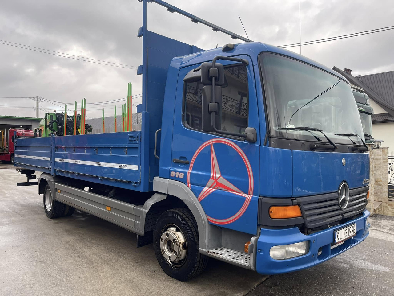 Mercedes Benz Atego 818 - Xe tải thùng lửng/ Phẳng: hình 4 Mercedes Benz Atego 818 - Xe tải thùng lửng/ Phẳng: hình 4