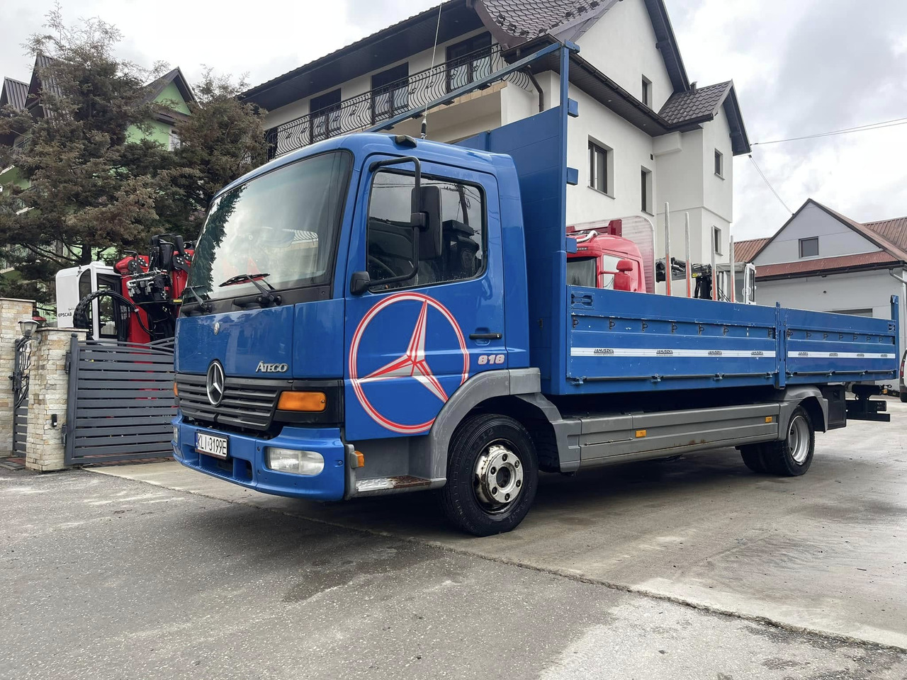 Mercedes Benz Atego 818 - Xe tải thùng lửng/ Phẳng: hình 3 Mercedes Benz Atego 818 - Xe tải thùng lửng/ Phẳng: hình 3