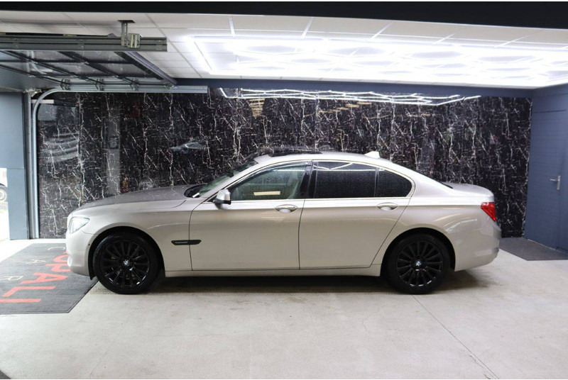 BMW 7 Serie 750i XDRIVE - Sedan: hình 2 BMW 7 Serie 750i XDRIVE - Sedan: hình 2